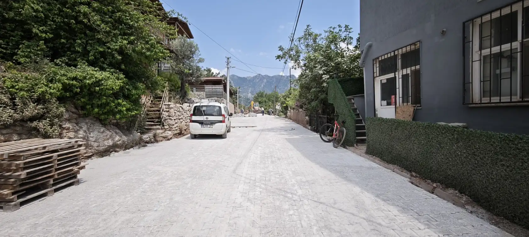 Büyükşehir'in yol yatırımları hız kesmiyor: Orhaniye'de çalışmalar başladı