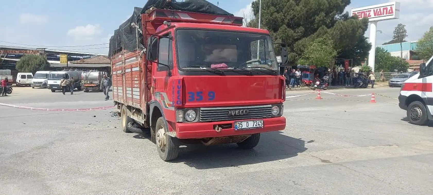 Kaza yerine gelen polisler, mesai arkadaşlarının cenazesiyle karşılaştı