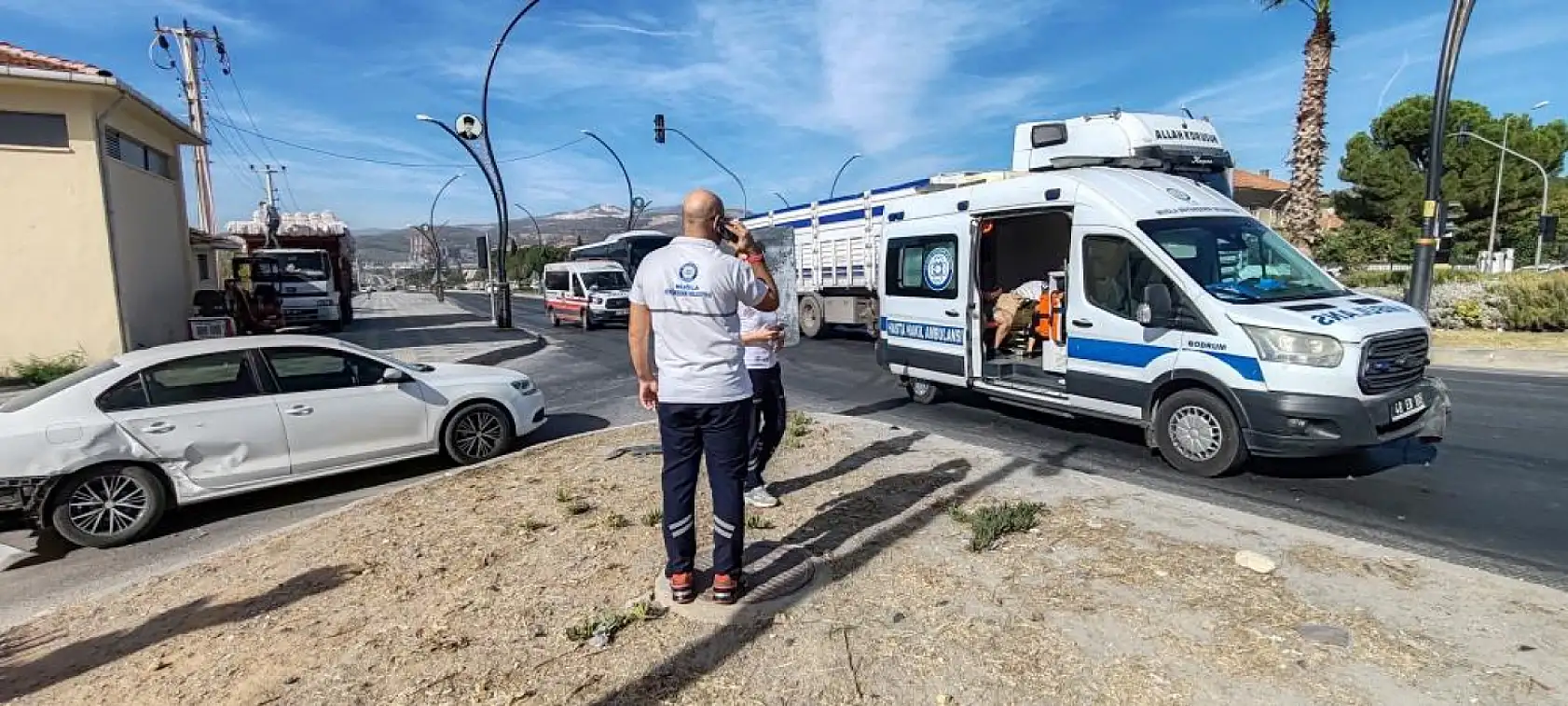 Muğla'da ambulans ile otomobil çarpıştı: 1 yaralı