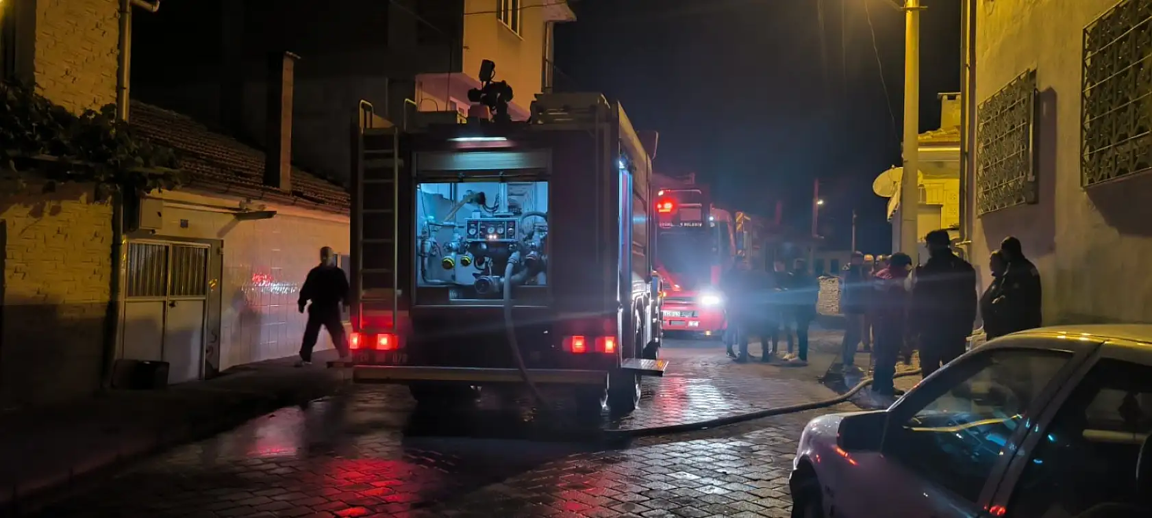 Yaşlı adam yanmaktan son anda kurtarıldı