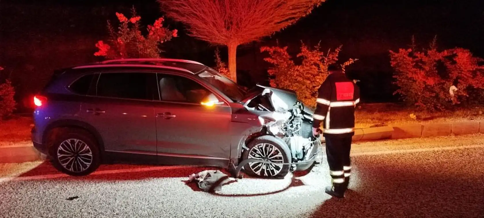 Otomobilin arkadan çarptığı kamyonet devrildi: 1 yaralı