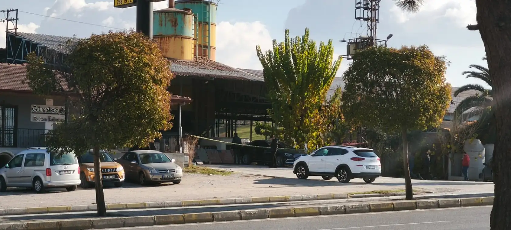 İş yerinde silahlı saldırıya uğrayan iş adamı hayatını kaybetti