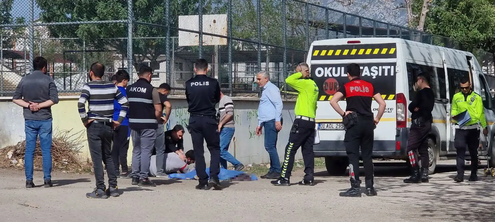 Çocukların şakası ölümle bitti! 11 yaşındaki öğrenci servis minibüsünün altında kaldı