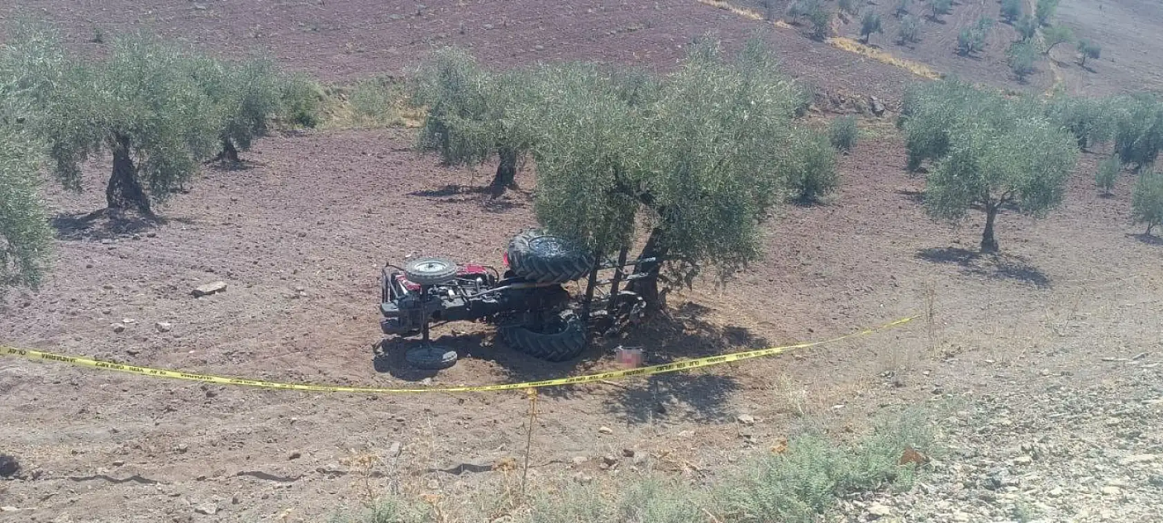 Devrilen traktörde bulunan 10 aylık bebek hayatını kaybetti