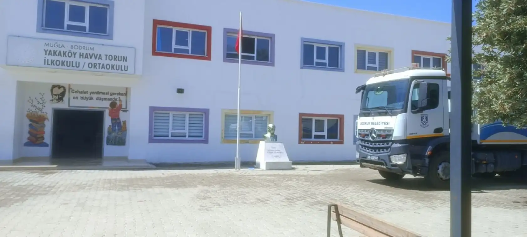Bodrum Belediyesi okullara destek vermeye devam ediyor