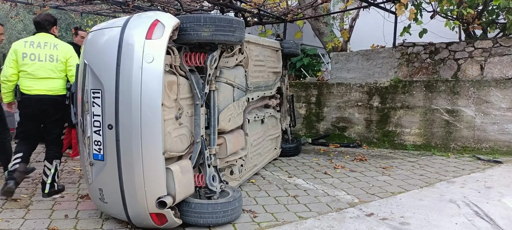 Fethiye'de araç sürücüsü kaza yaptıktan sonra kaçtı