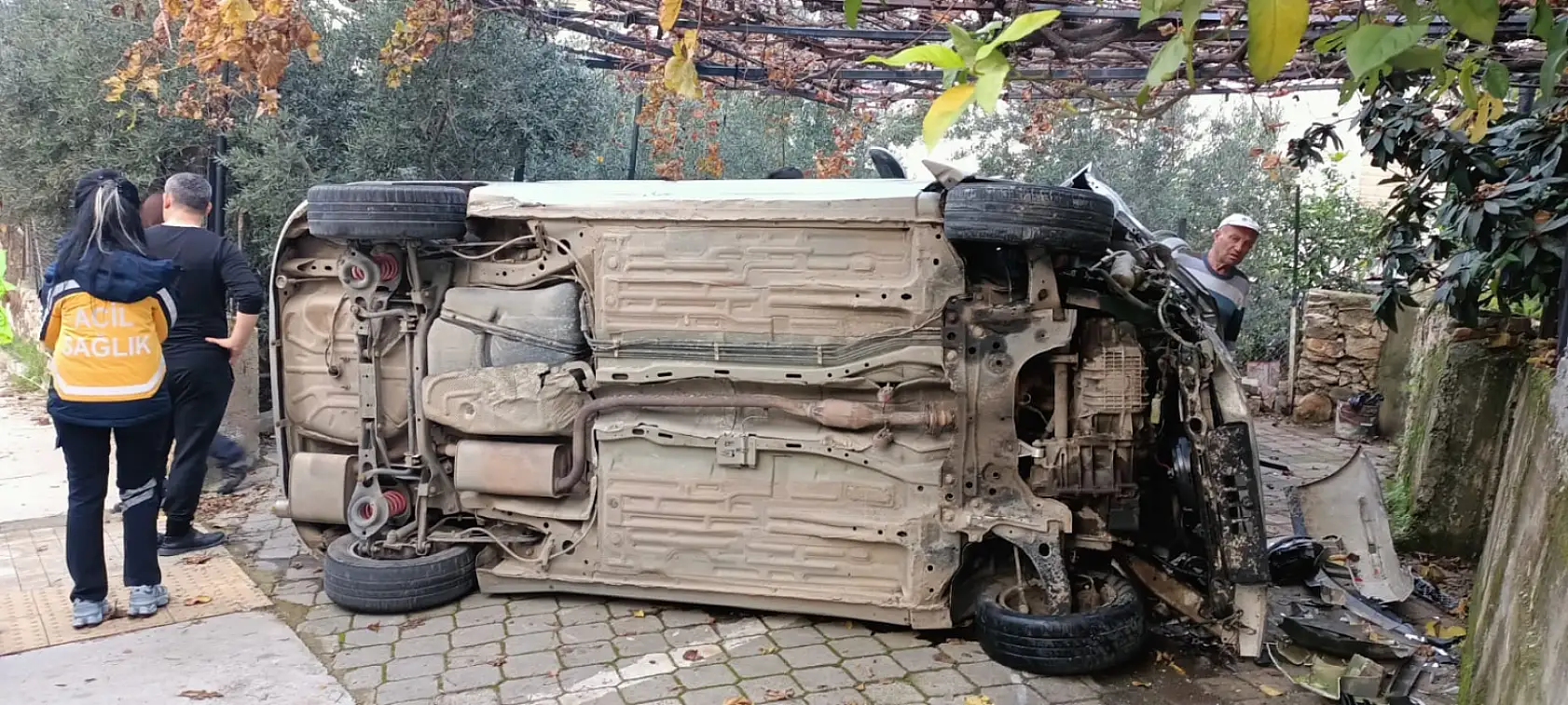 Fethiye'de araç sürücüsü kaza yaptıktan sonra kaçtı