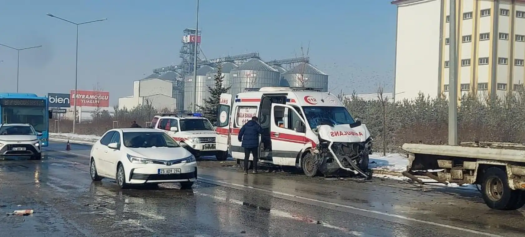 4 aracın karıştığı trafik kazasında 9 yaralı