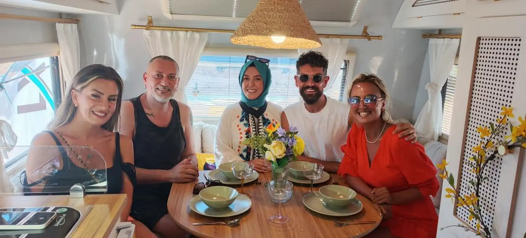 İki ünlü ismin karavan rekabeti