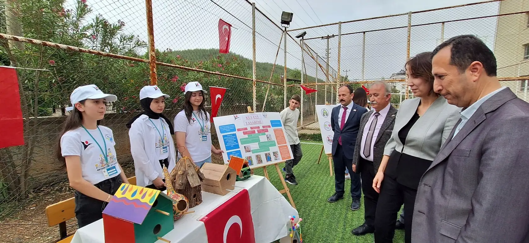 TÜBİTAK 4006 Bilim Fuarı, Seydikemer Atatürk Ortaokulu'nda açıldı