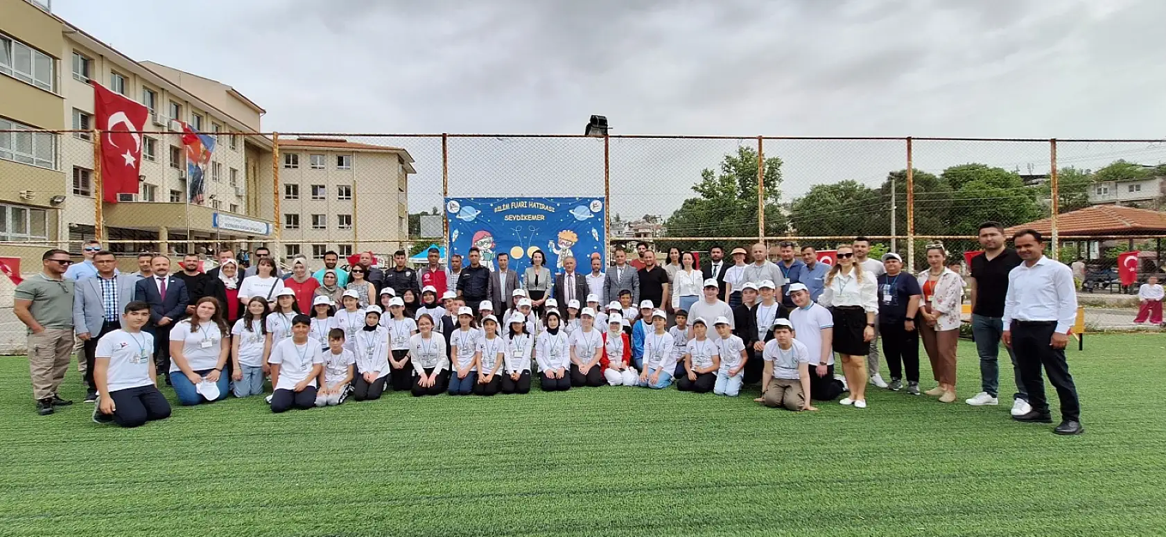 TÜBİTAK 4006 Bilim Fuarı, Seydikemer Atatürk Ortaokulu'nda açıldı