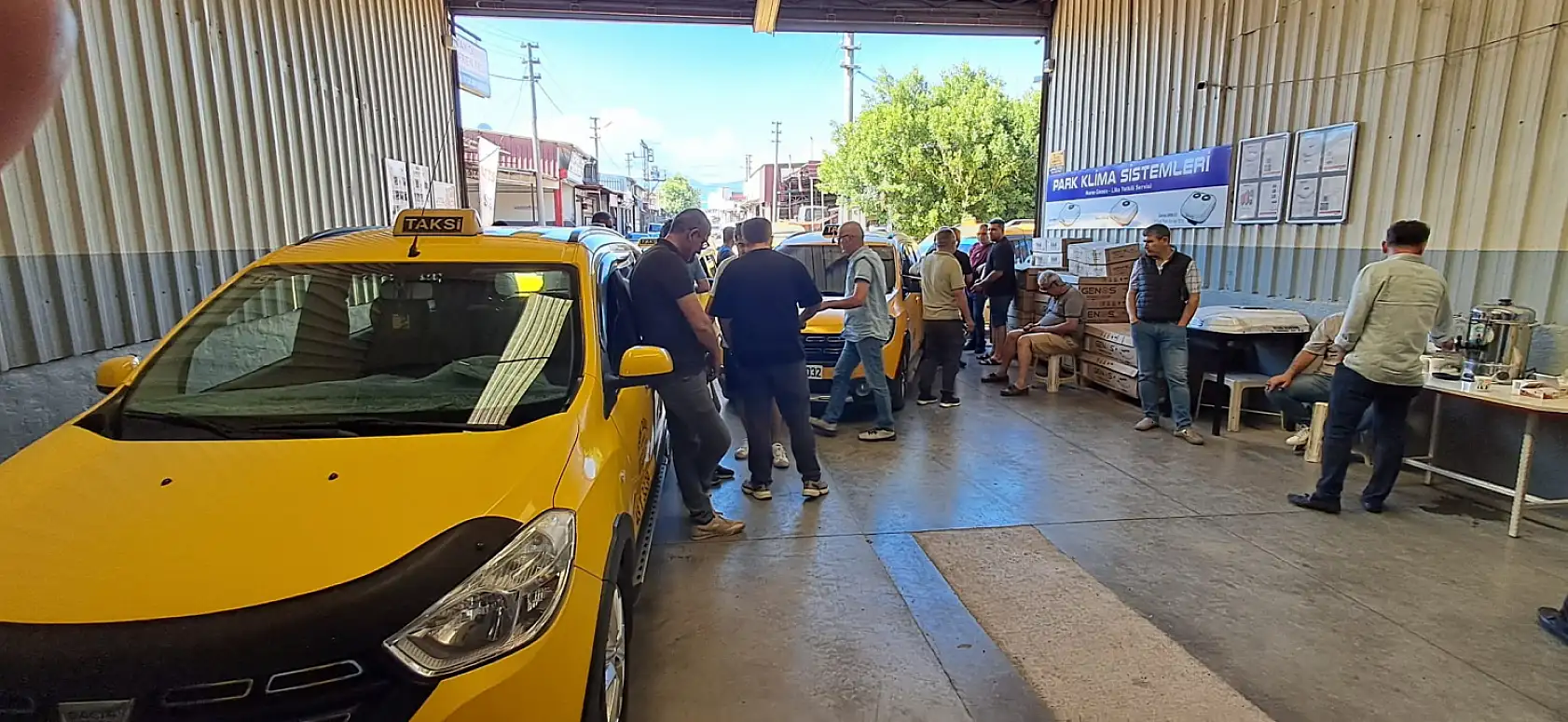 Fethiye'de taksimetre ayarı için sanayi sitesinde uzun kuyruklar oluştu