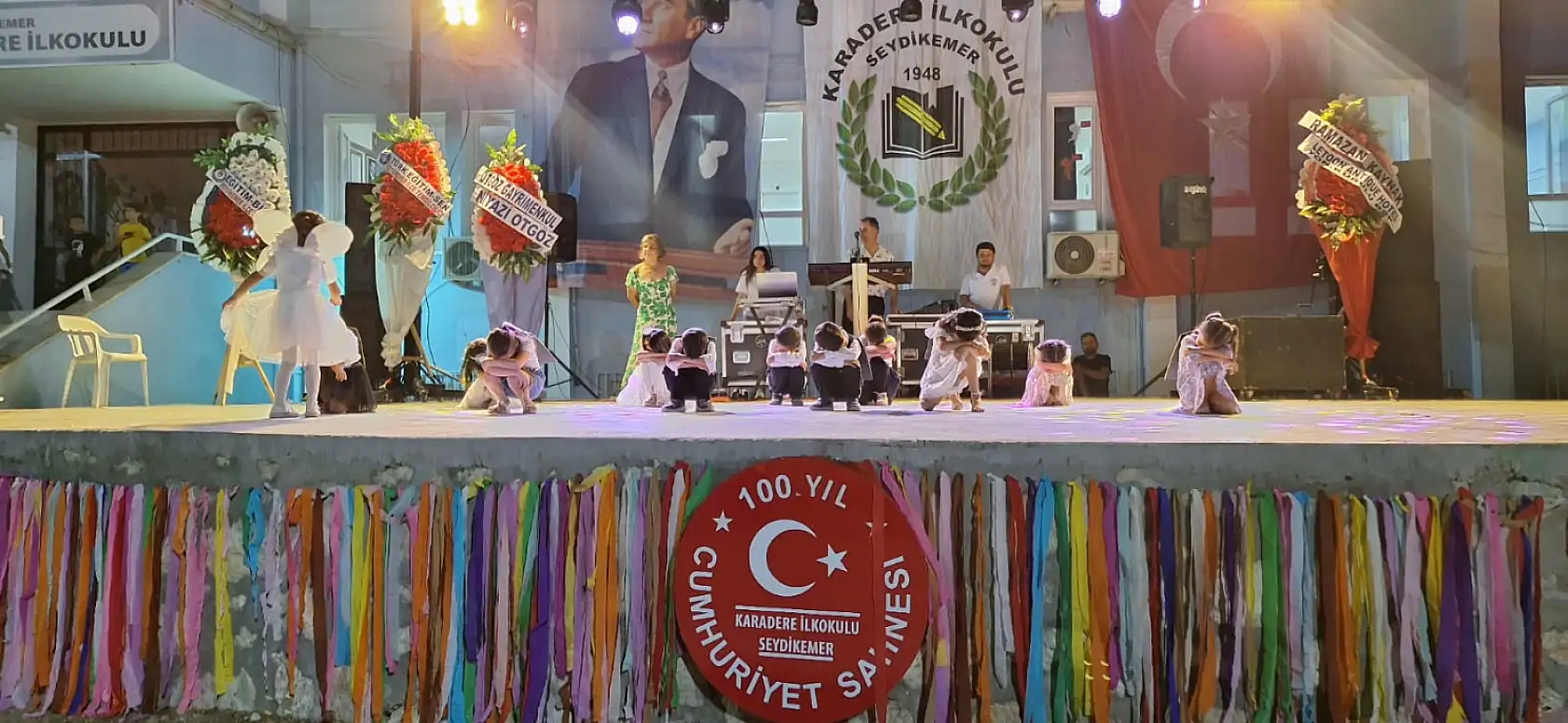 Seydikemer'de Karadere İlkokulu Mezuniyet ve Yıl Sonu Gecesi Büyük İlgi Gördü