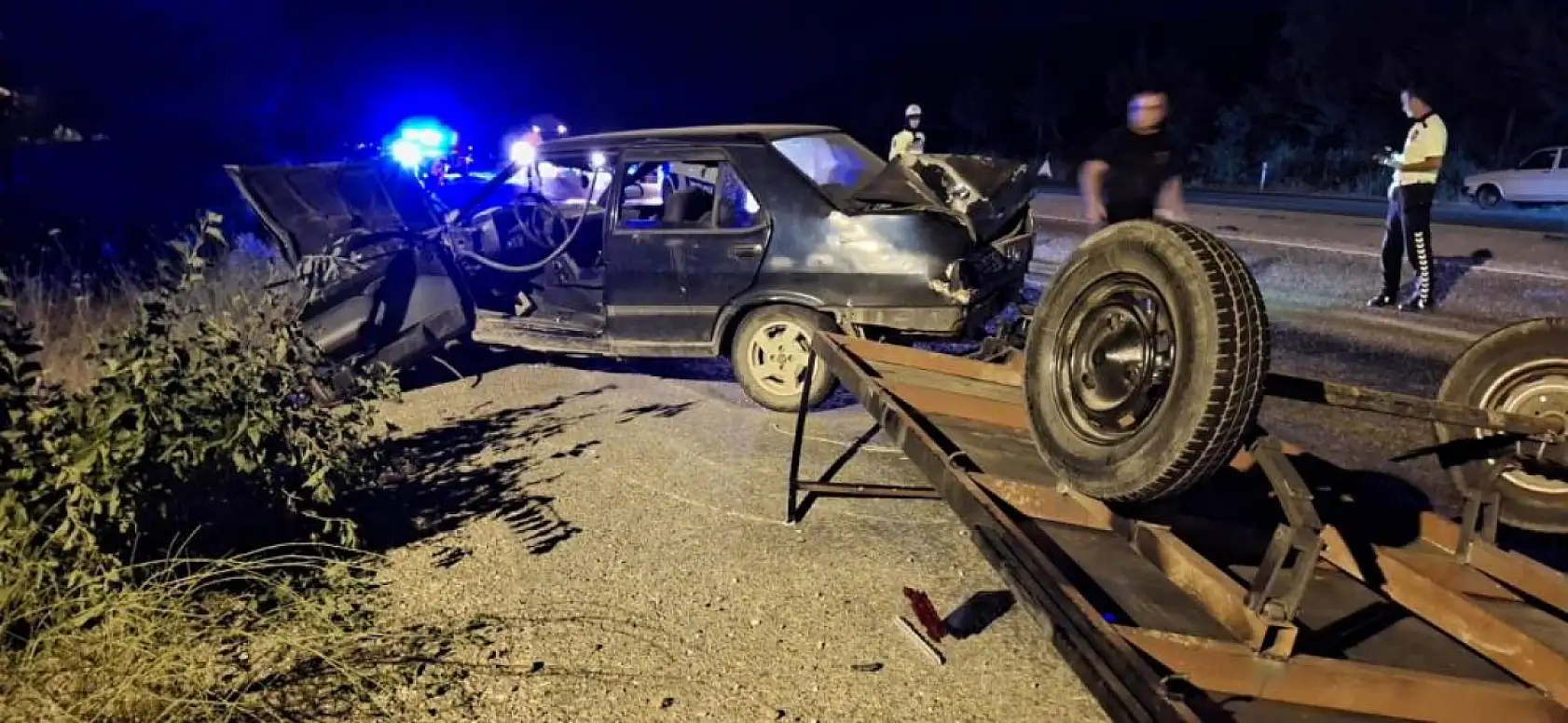 Denizli-Muğla Karayolu'nda Kaza: Lüks Araç ve Tofaş Otomobil Çarpıştı, 2 yaralı