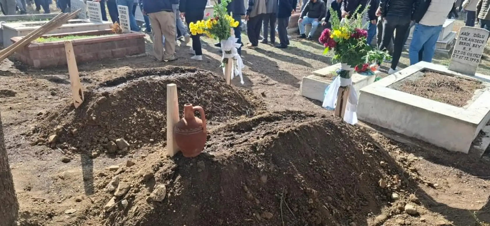 Çıkan yangında hayatını kaybeden yaşlı çift toprağa verildi