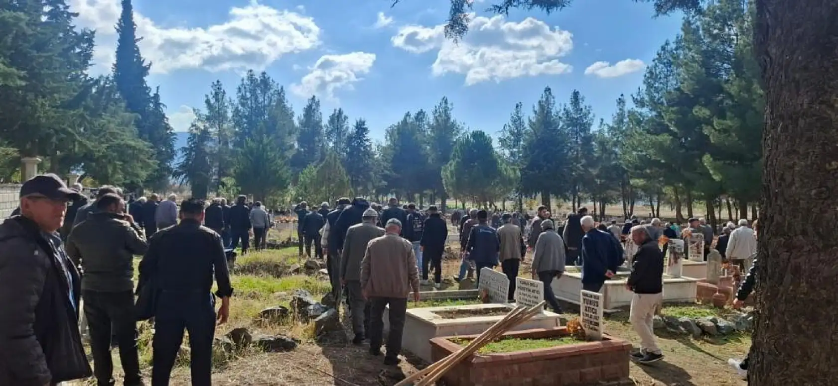 Çıkan yangında hayatını kaybeden yaşlı çift toprağa verildi