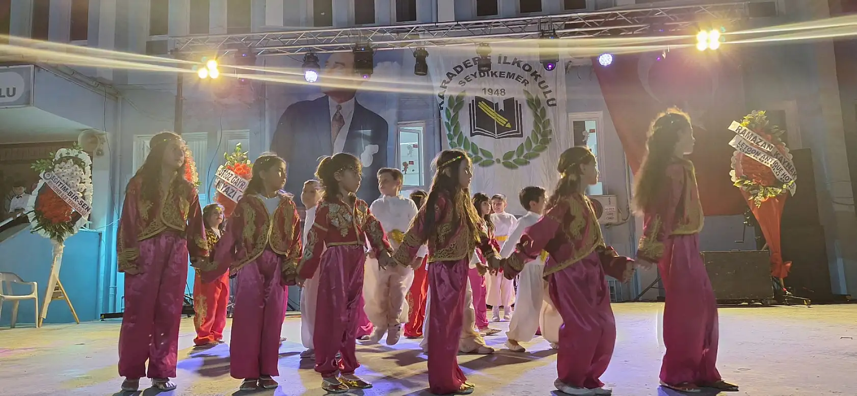 Seydikemer'de Karadere İlkokulu Mezuniyet ve Yıl Sonu Gecesi Büyük İlgi Gördü