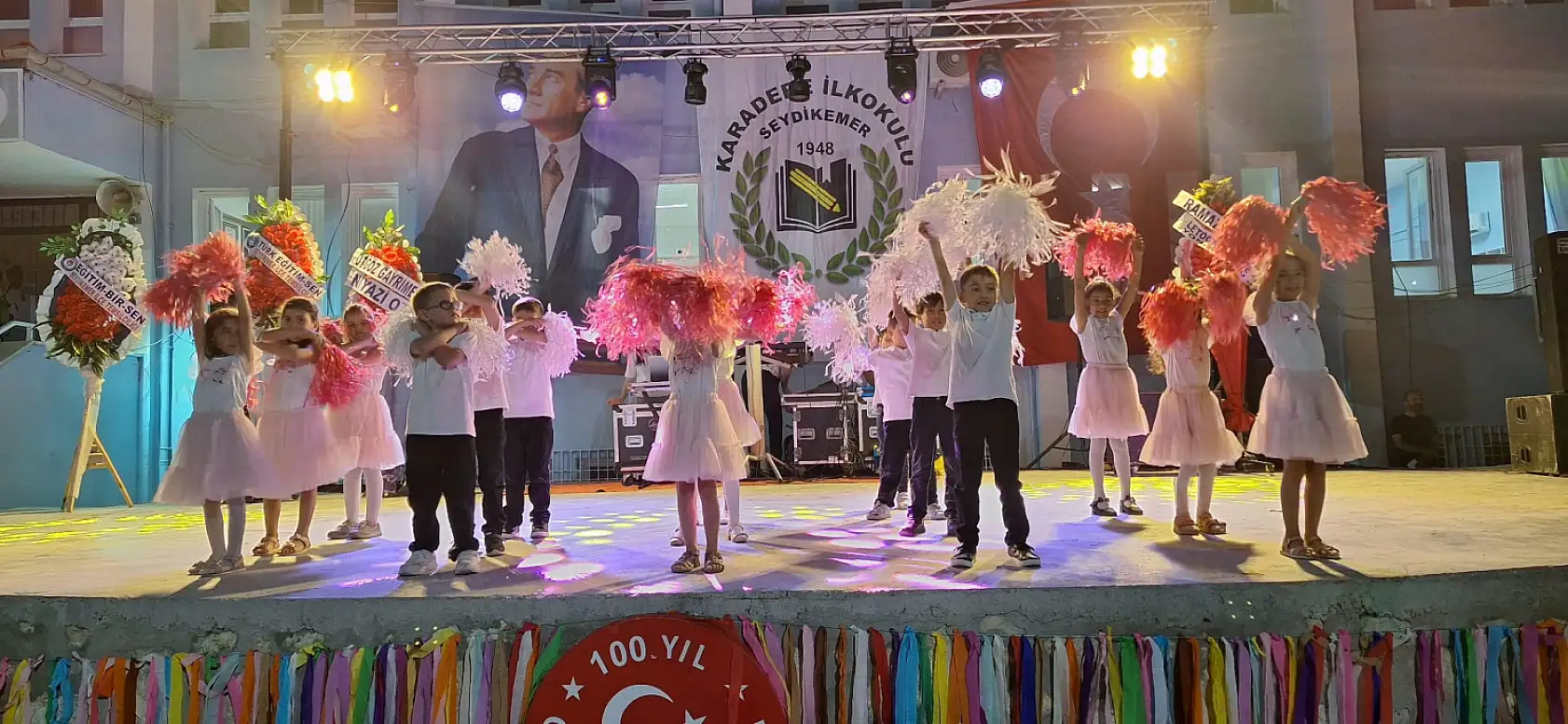 Seydikemer'de Karadere İlkokulu Mezuniyet ve Yıl Sonu Gecesi Büyük İlgi Gördü