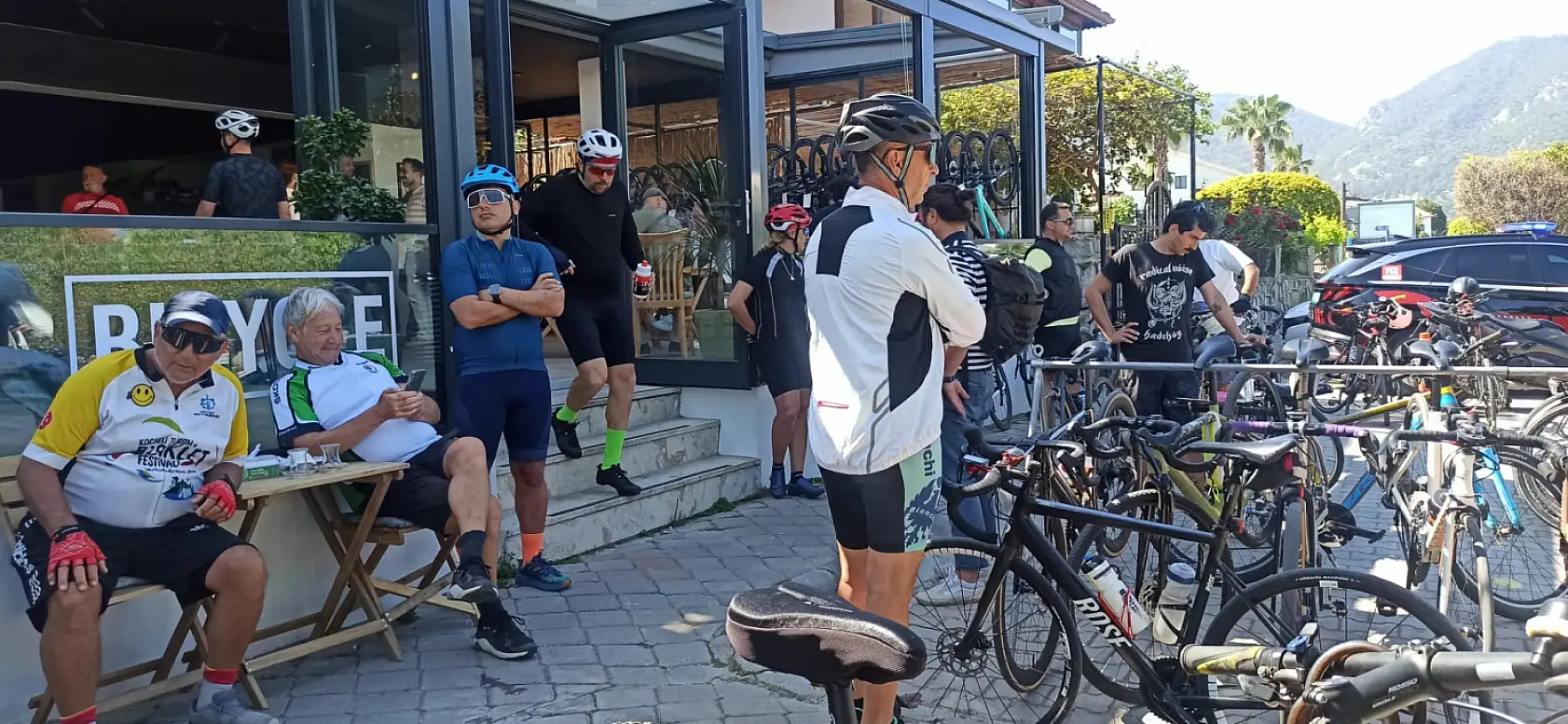 Fethiye'de bisikletçiler trafik kazasında kaybettikleri arkadaşları için bir arada