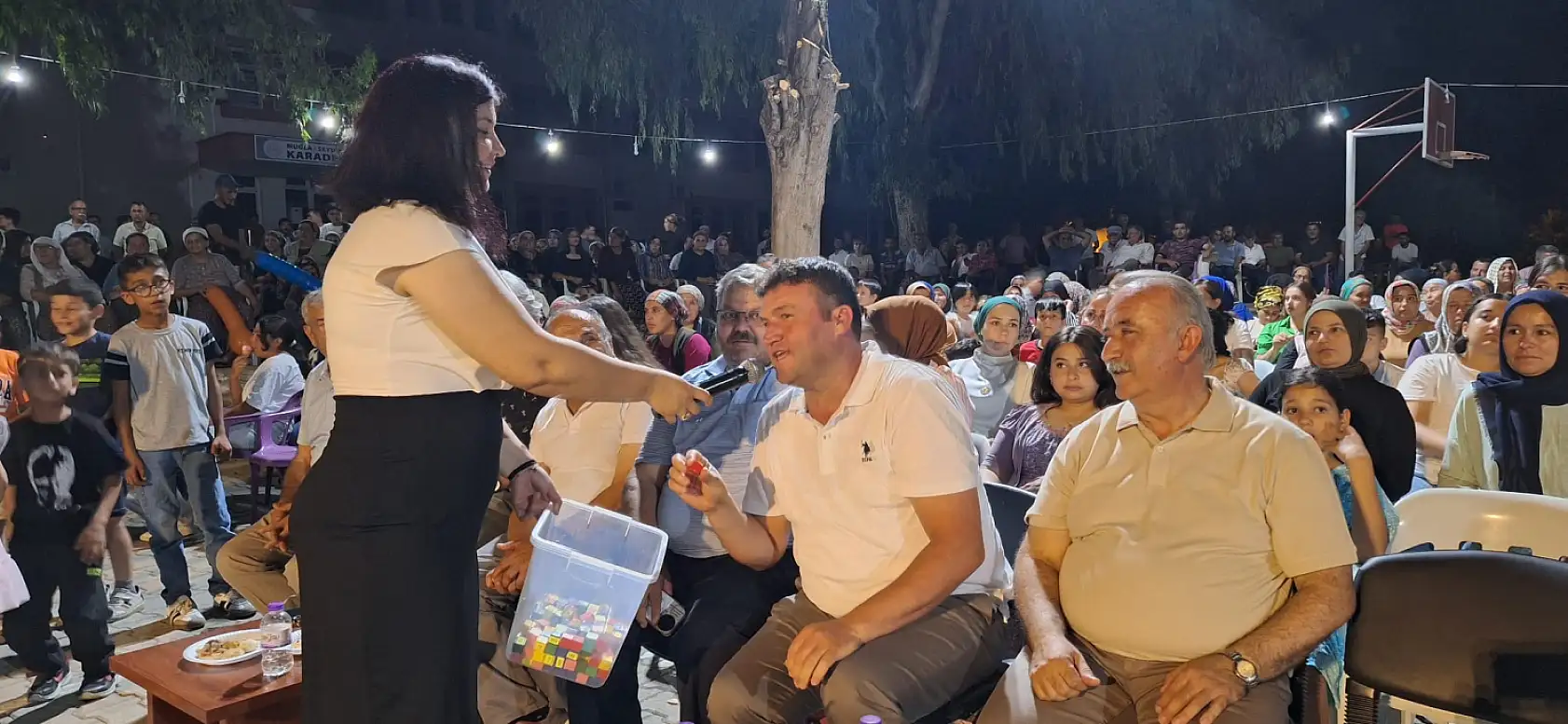 Seydikemer'de Karadere İlkokulu Mezuniyet ve Yıl Sonu Gecesi Büyük İlgi Gördü