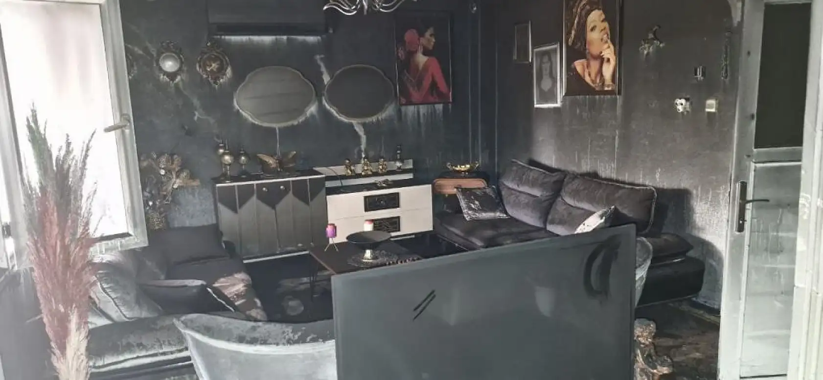 Yıldırım isabet eden ev küle döndü, dumandan etkilenen karı koca hastanelik oldu