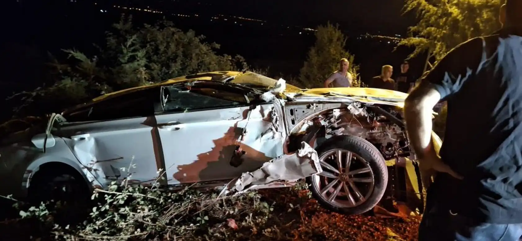 Denizli-Muğla Karayolu'nda Kaza: Lüks Araç ve Tofaş Otomobil Çarpıştı, 2 yaralı