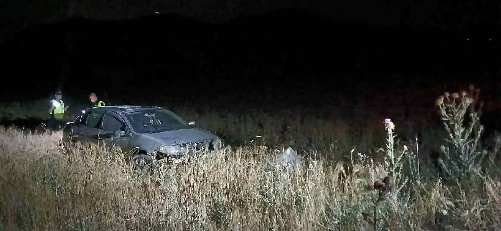 Otomobil tarlaya uçtu: 2 yaralı