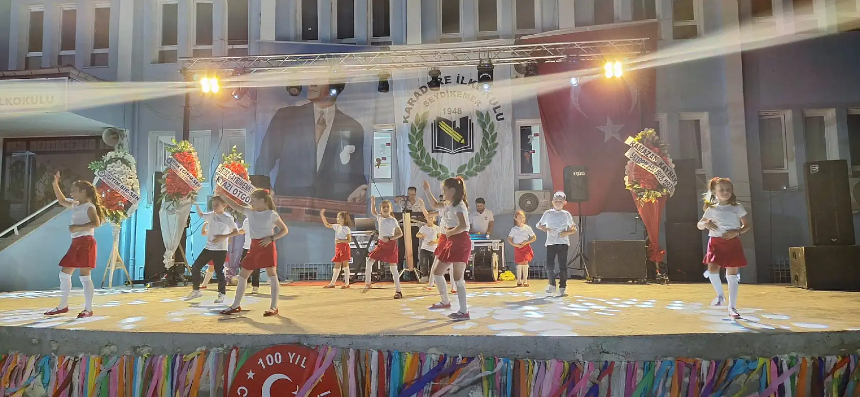 Seydikemer'de Karadere İlkokulu Mezuniyet ve Yıl Sonu Gecesi Büyük İlgi Gördü