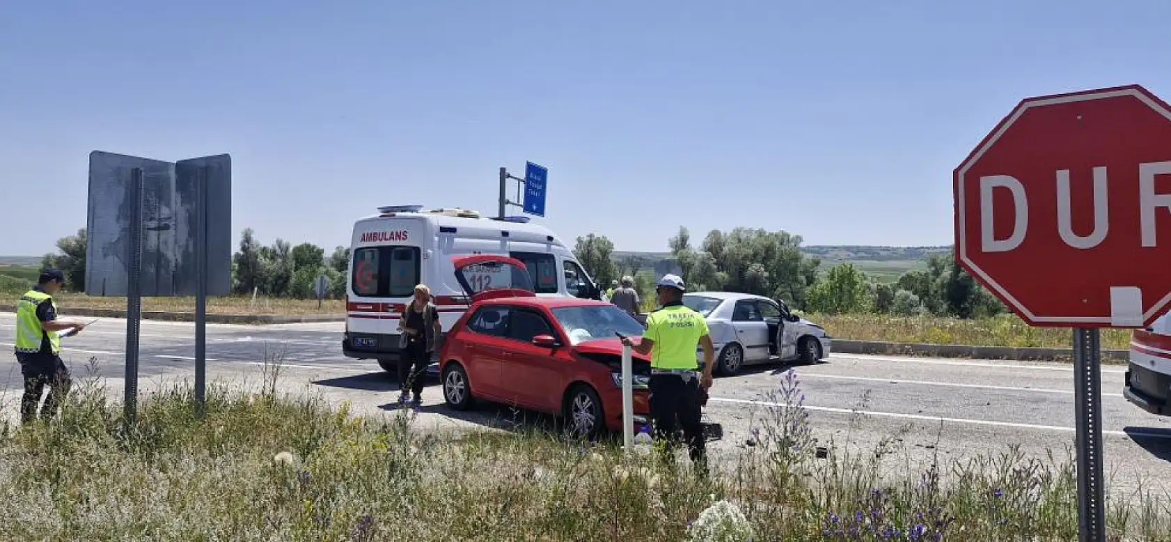 Kavşakta Feci Çarpışma: 4 Kişi Yaralı