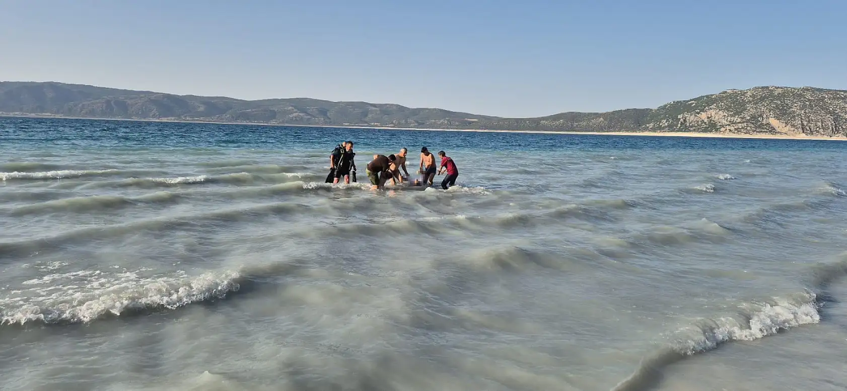 Salda Gölü'ne giren baba ve oğul boğuldu, kızı vatandaşlar kurtardı