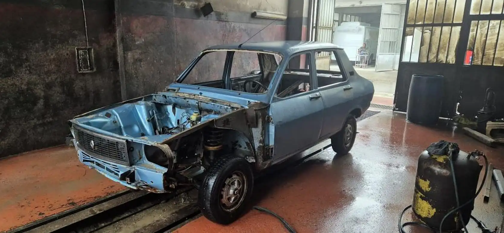 İlk otomobilini 41 yıl sonra hurda halde bulup restore ettirdi