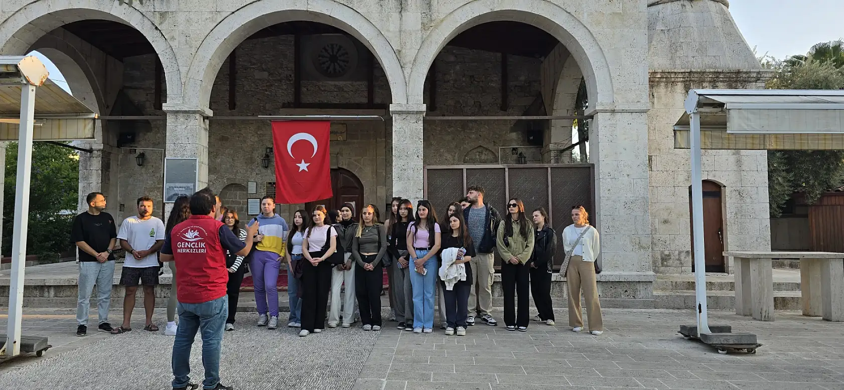 Gönüllü gençler 'Gelin Tanış Olalım' projesiyle Muğla'nın doğasını ve tarihini keşfetti