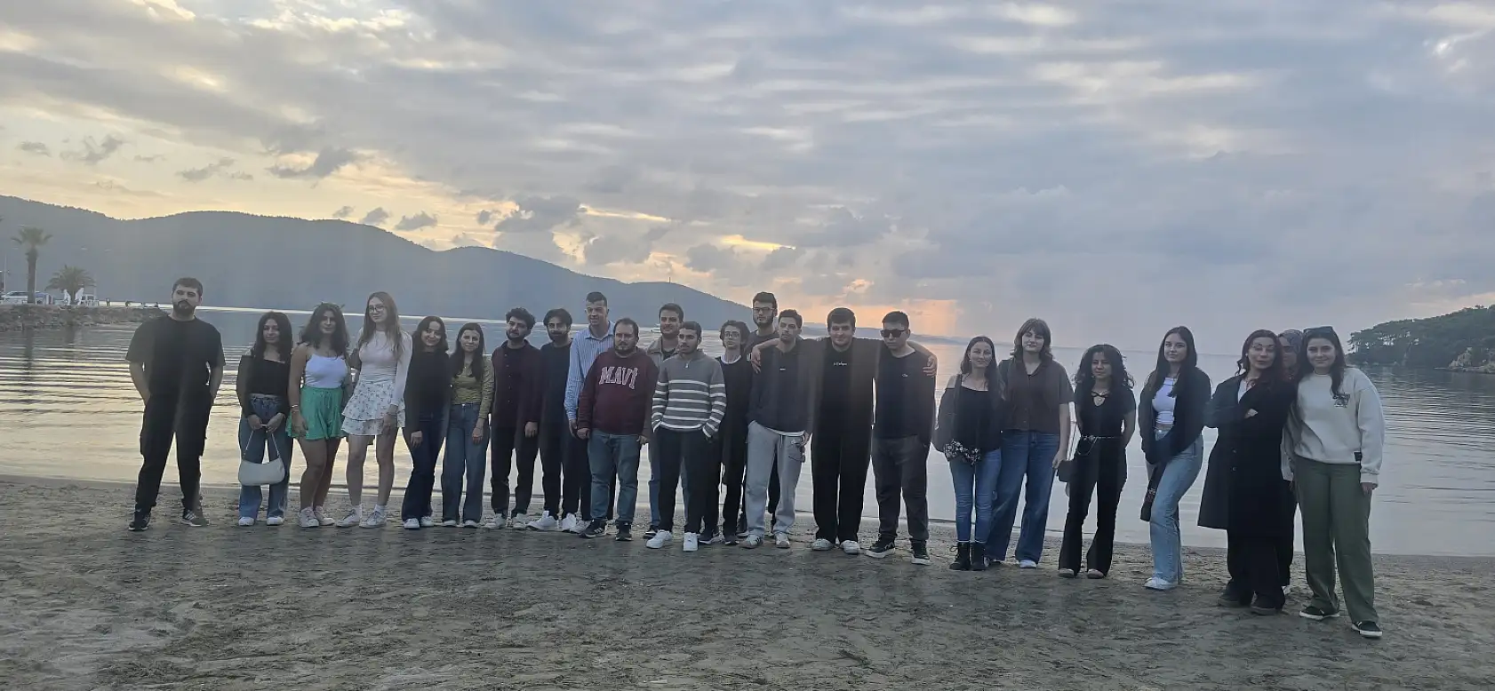 Menteşe'nin gönüllü gençlerinden örnek çevre hareketi