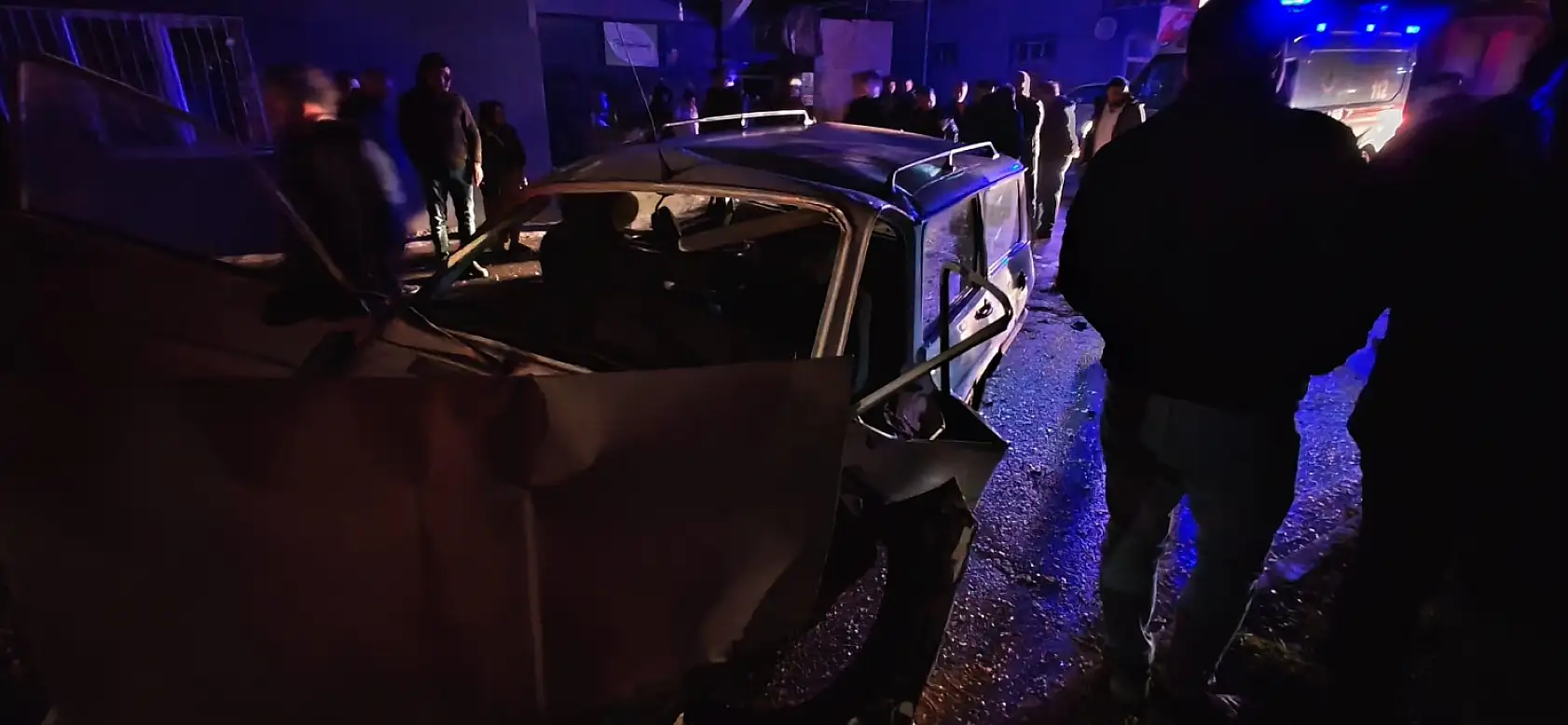 Direksiyon hakimiyeti kaybolan araç yoldan çıktı: 4 yaralı