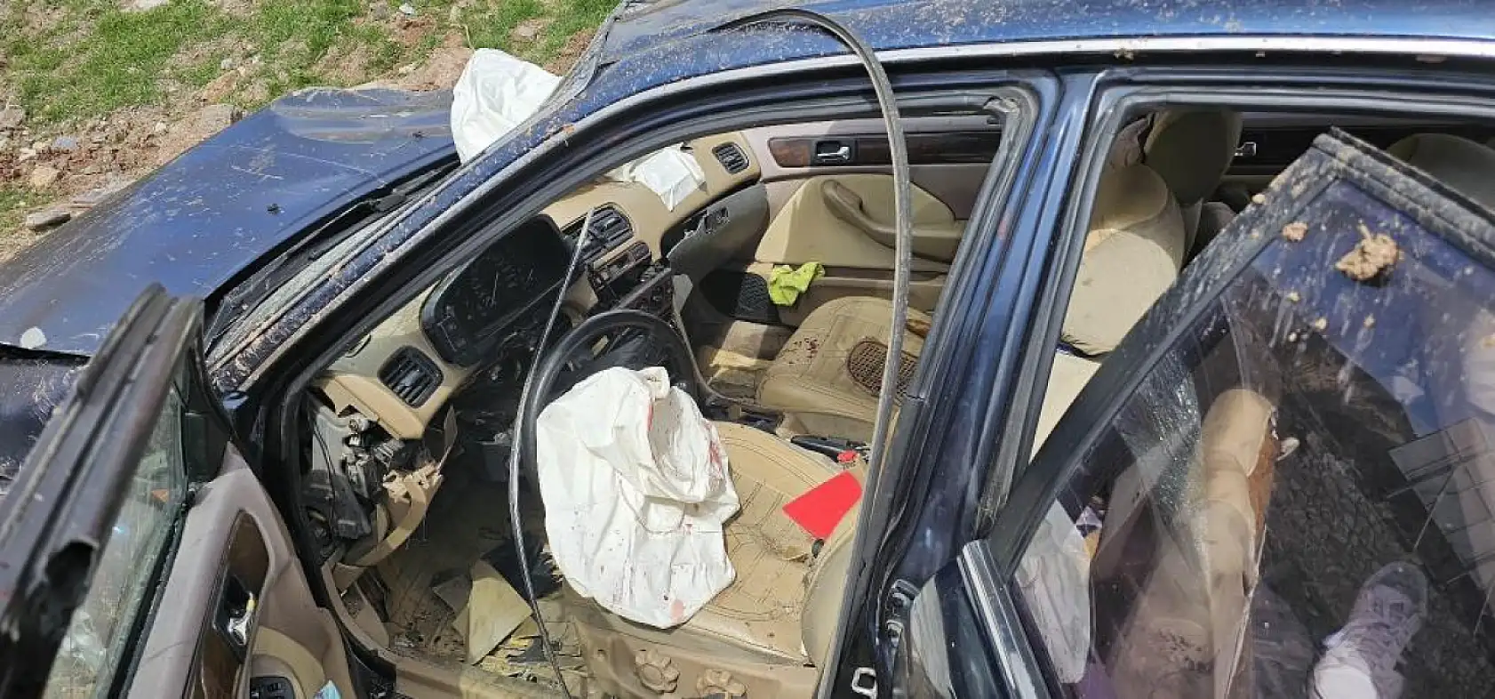 Otomobille 50 metre aşağı düşüp öldü