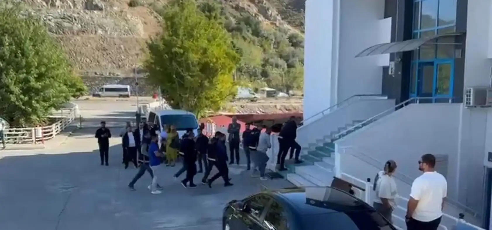 Muğla'da tefecilik operasyonu, gözaltına alınan 5 kişi adliyeye sevk edildi