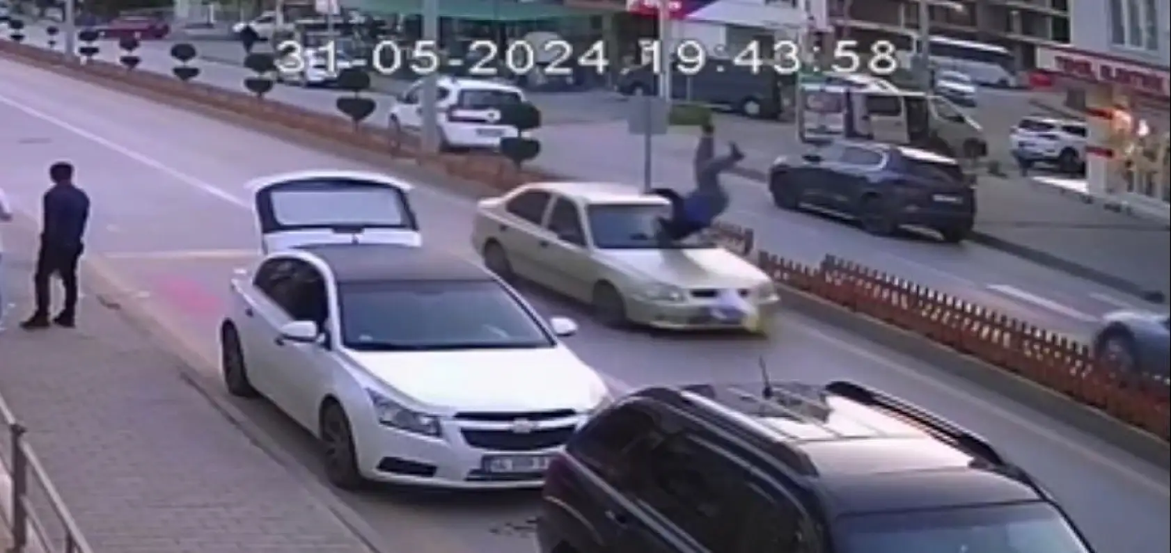 Babası yaya geçidinde can verdi, sürücü 2.5 yıl ceza aldı! Kızı karara isyan etti