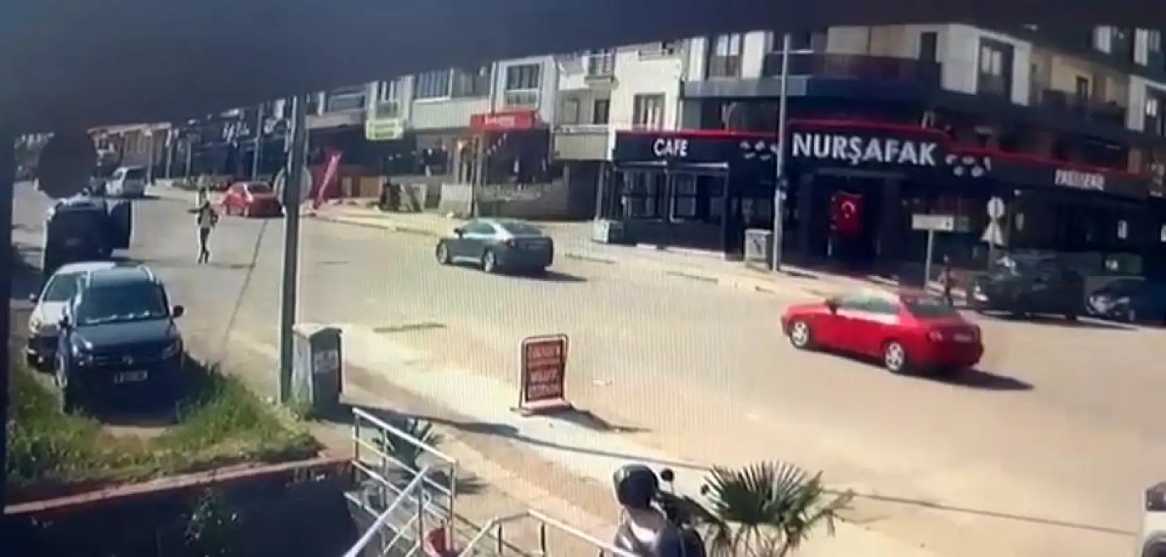 Sürücüsüz araç harekete geçti, facia böyle teğet geçti