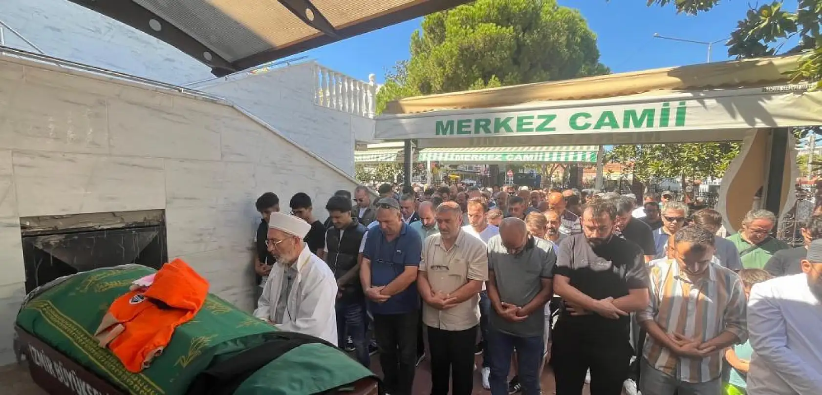Asansörden düşen koltuğun altında kalan küçük kız son yolculuğuna uğurlandı