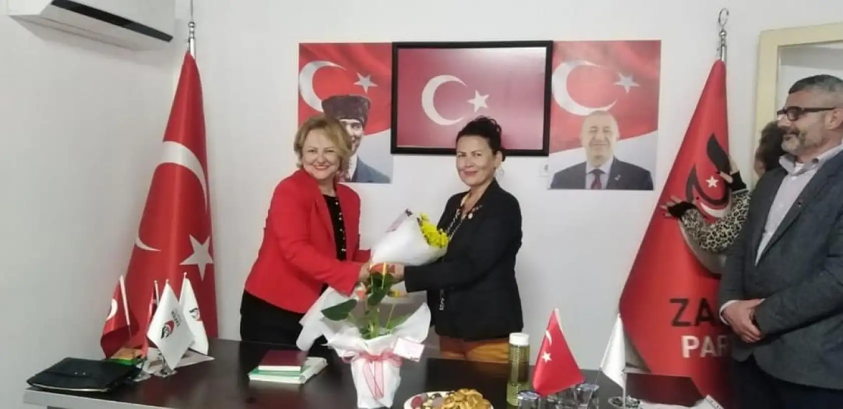 İyi Parti'den istifa eden 120 kişi Zafer Partisi'ne katıldı