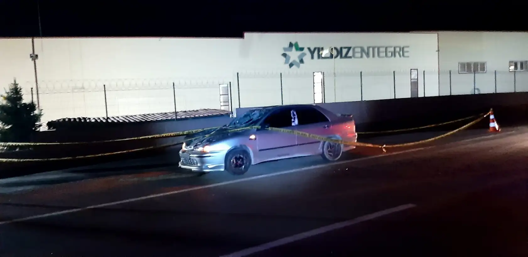 Otomobilin çarptığı tır sürücüsü hayatını kaybetti