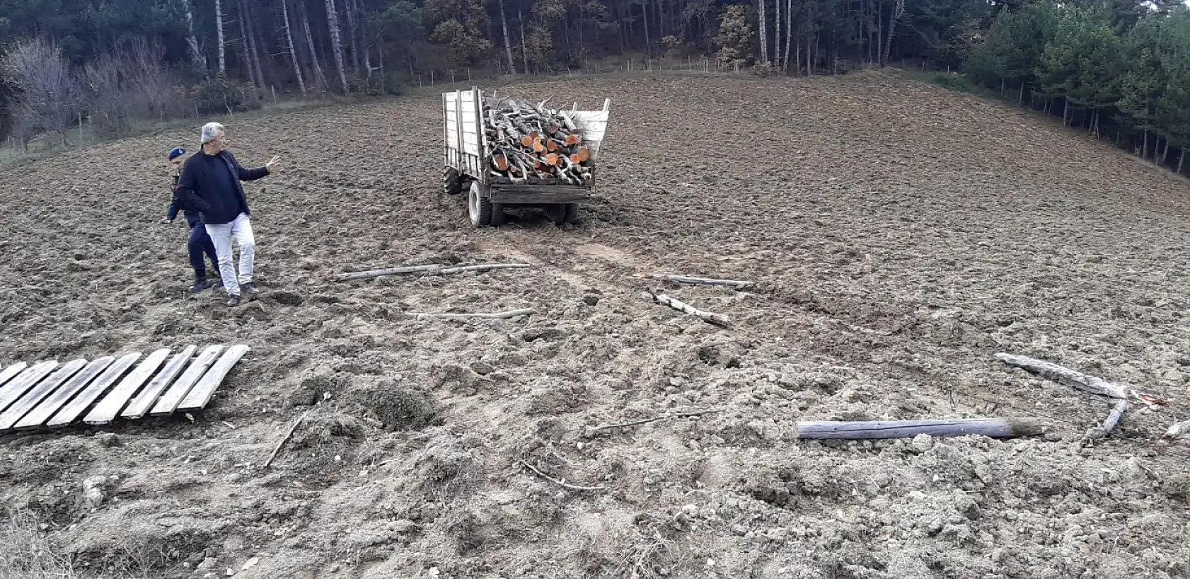 Traktör devrildi: 1 ölü, 1 yaralı