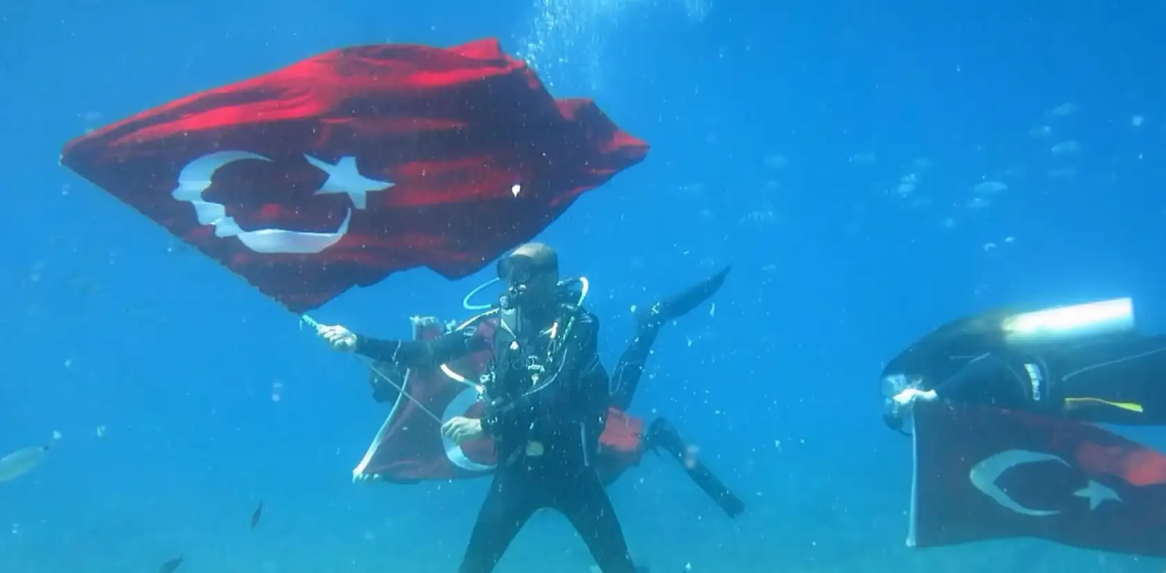 Fethiye'de Atatürk'ü deniz dibinde andılar