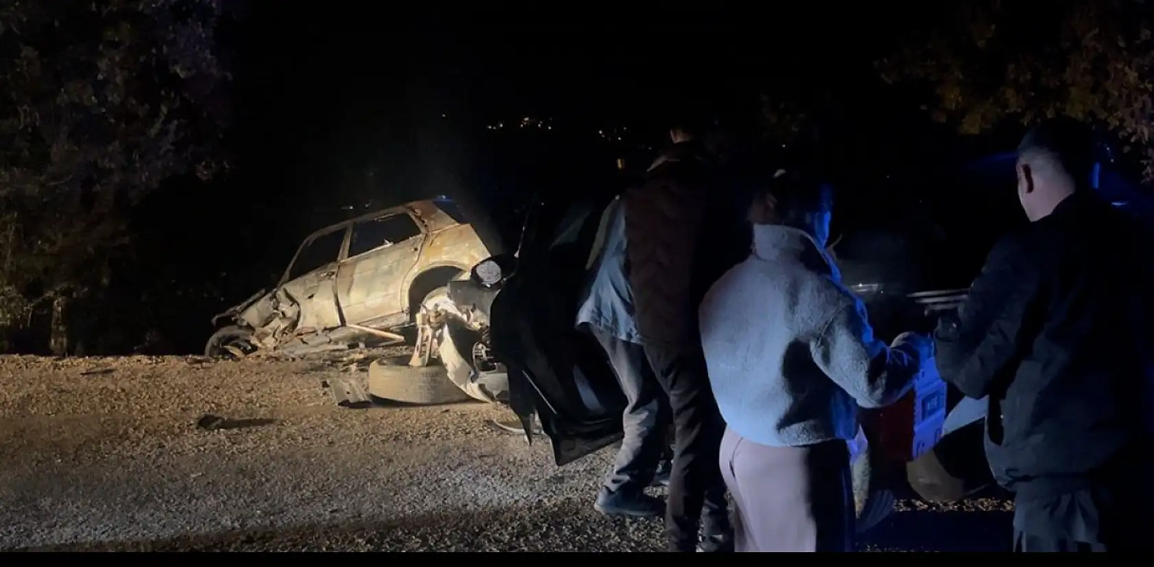 Korkunç kaza: Araç alev aldı, yangın ormana sıçradı