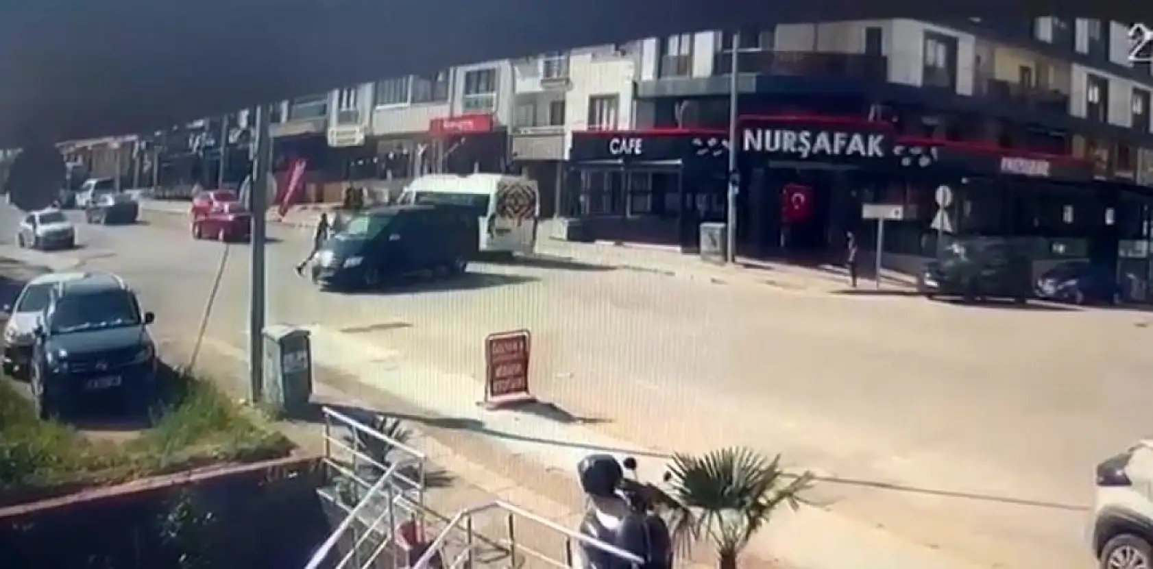 Sürücüsüz araç harekete geçti, facia böyle teğet geçti