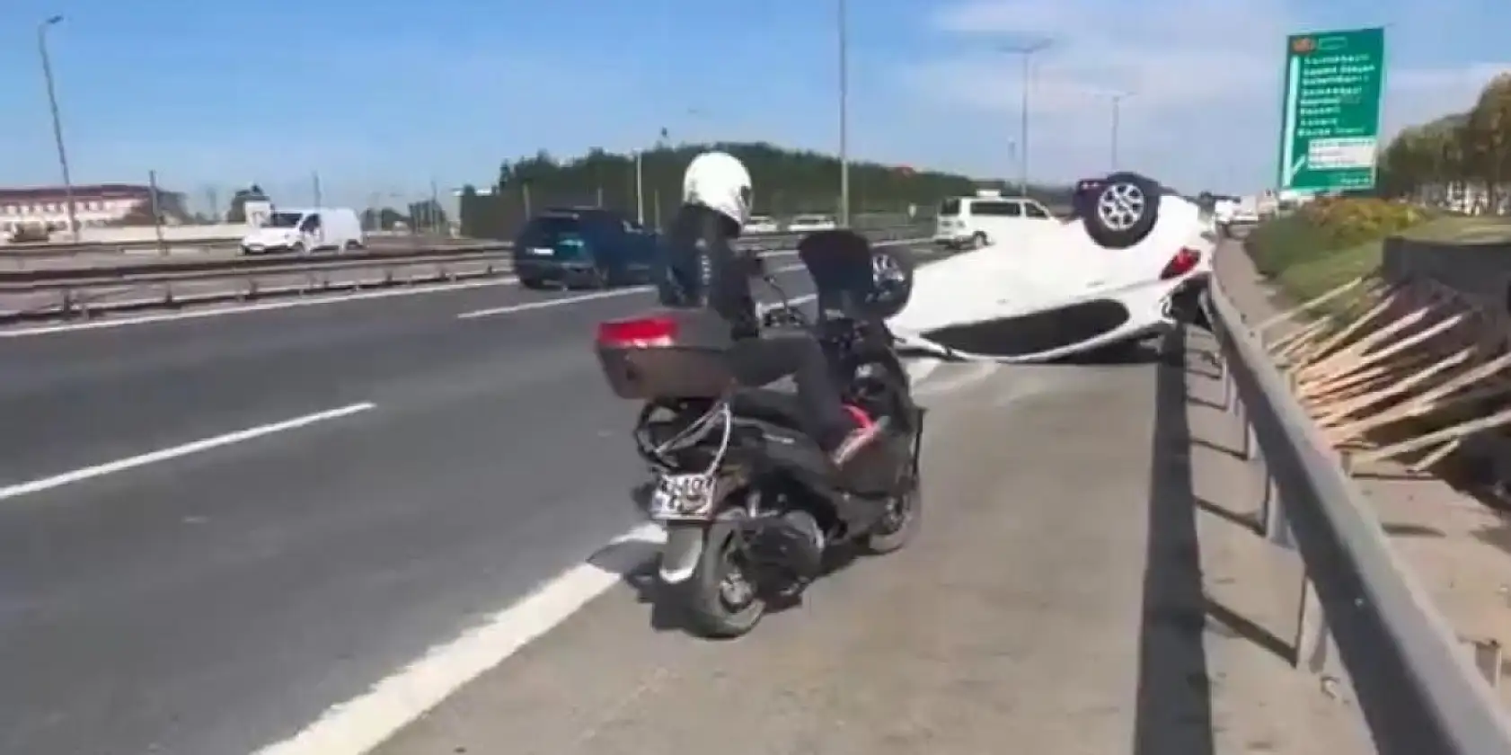 Otomobil takla attı: Yaralılar, yardıma koşan vatandaşa hakaret etti