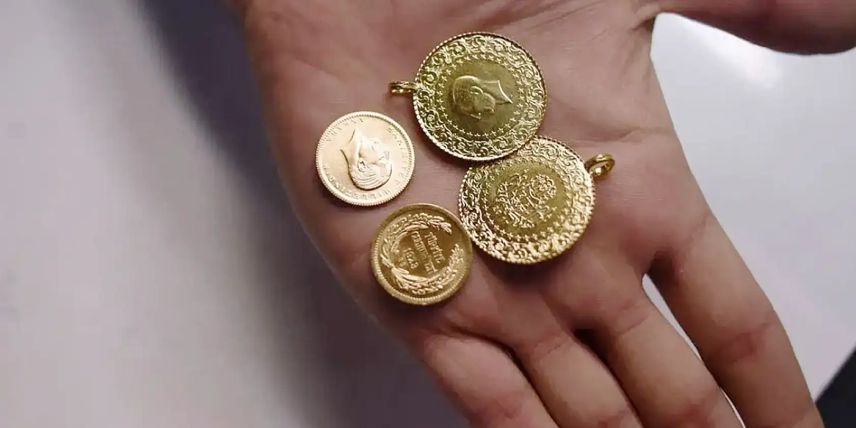 Cumhuriyet Altını, tarihte ilk kez asgari ücreti geçti