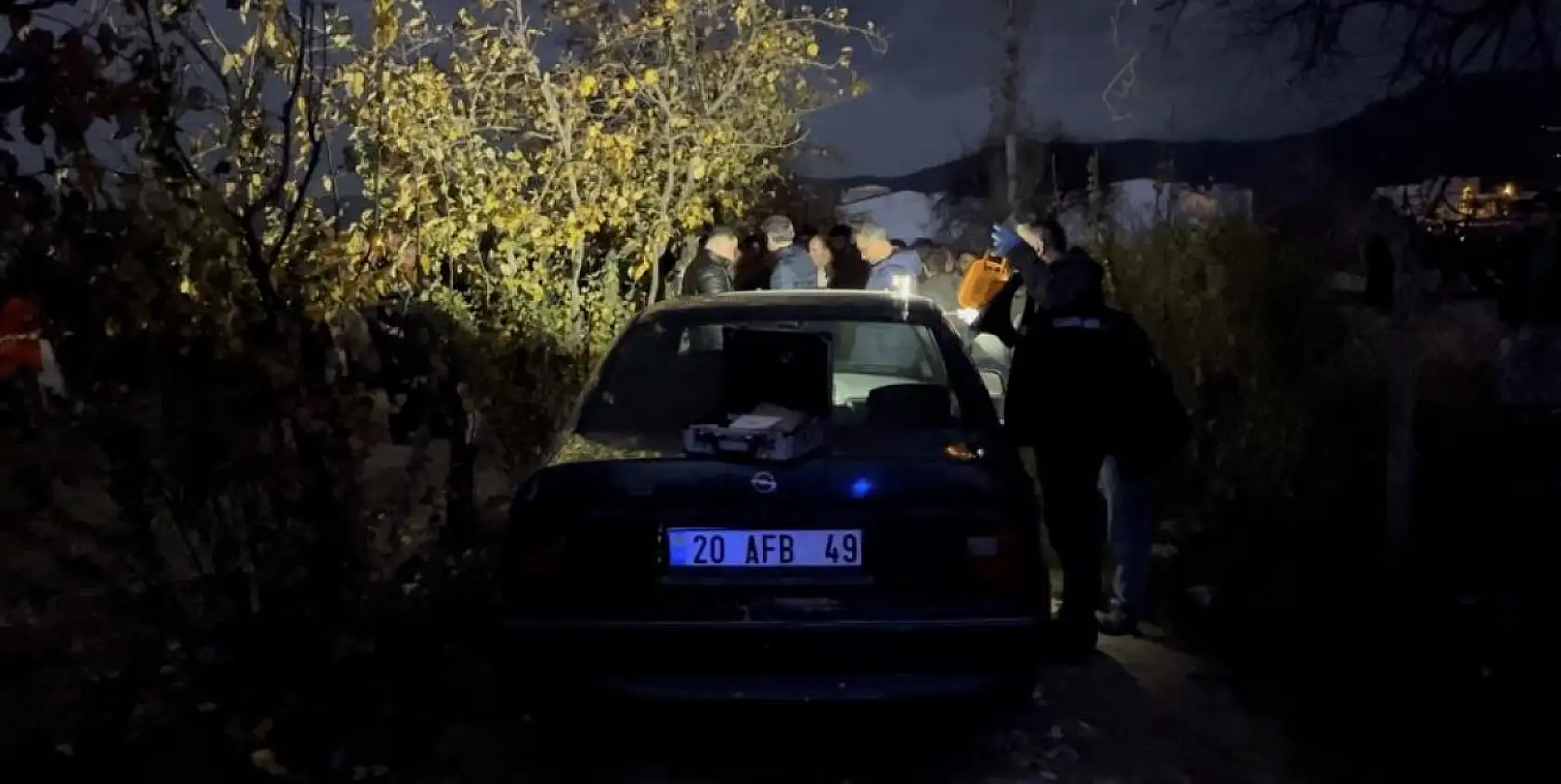 Evlilik yıl dönümünde boşanma aşamasındaki 16 yıllık eşini öldürüp intihar etti