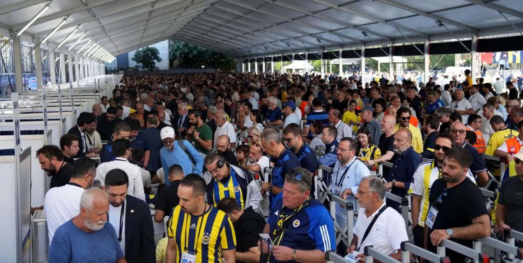 Fenerbahçe'de oy kullanma işlemi başladı