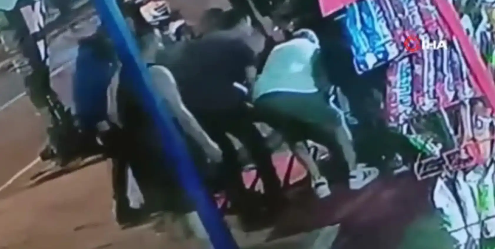 Önce yumruk attı, daha sonra kalp masajı yaptı